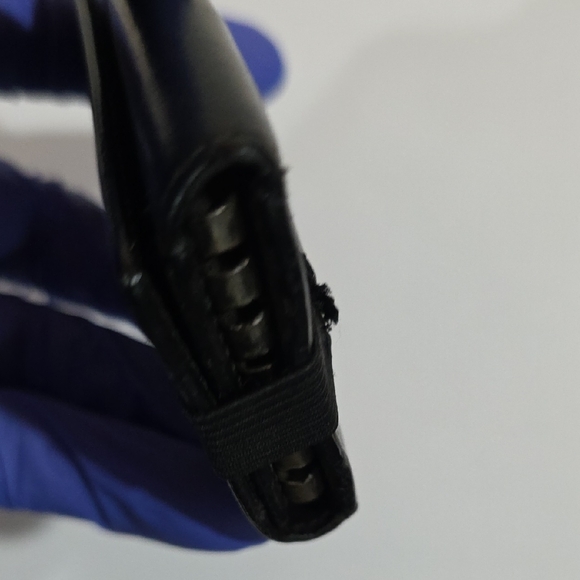 Gucci Vintage Black Leather 6-Key Holder Case – Classic Luxury Accessory 3.5x2.5 - Picture 7 of 14